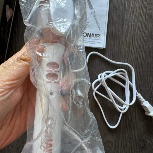 Conair Double Ceramic 1 Inch Curling Iron Wand in White/Rose Gold - Picture 4 of 7